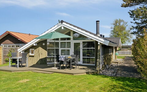 Hereth - 100M from the Sea: Blue, Shrub, Cottage, Groundcover, Garden, Estate, Shade, Landscaping, Farmhouse, Eco Hotel