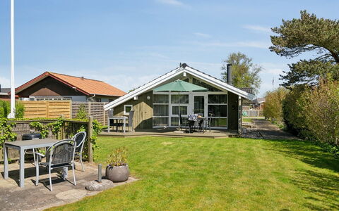 Hereth - 100M from the Sea: Blue, Shrub, Cottage, Groundcover, Garden, Estate, Shade, Landscaping, Farmhouse, Eco Hotel