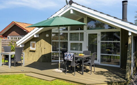 Hereth - 100M from the Sea: Blue, Shrub, Cottage, Groundcover, Garden, Estate, Shade, Landscaping, Farmhouse, Eco Hotel