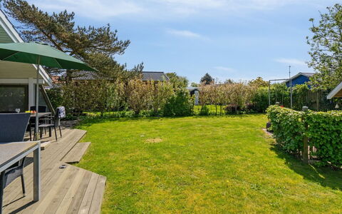 Hereth - 100M from the Sea: Blue, Shrub, Cottage, Groundcover, Garden, Estate, Shade, Landscaping, Farmhouse, Eco Hotel