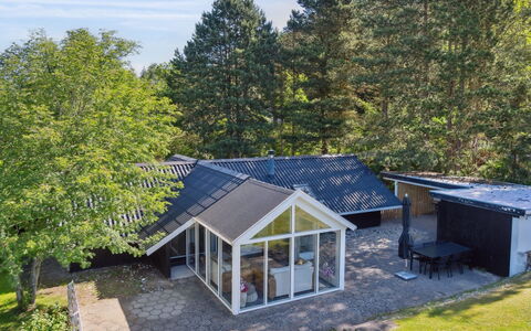 Laurens - 800M from the Sea: Roof, House, Home, Cottage, Siding, Estate, Driveway, Garden Buildings, Yard, Shed
