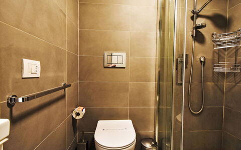 Milan 402: Bathroom, Plumbing Fixture, Toilet Seat, Flooring, Toilet, Floor, Interior Design, Plumbing, Tap, Tile