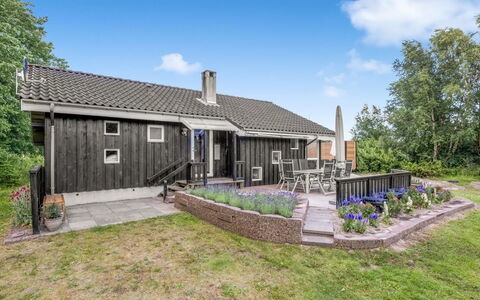 Griselda - 400M from the Sea: Wood, Home, Porch, Deck, Hardwood, Roof, Wood Stain, Wood Flooring, Eco Hotel