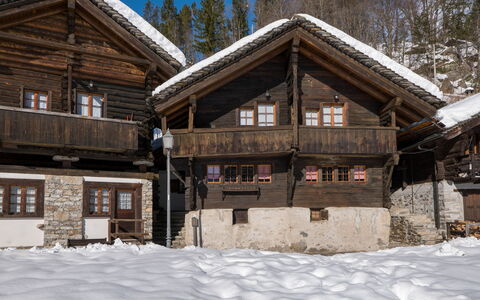 Incanto Walser Apartments Testa: Building, Snow, Window, Wood, Tree, House, Slope, Architecture, Door, Cottage