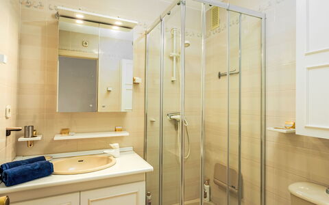 Fuengirola 605: Mirror, Property, Plumbing Fixture, Sink, Tap, Shower Door, Bathroom, Building, Interior Design