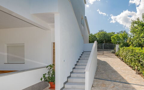 Villa Dalmatina: Wall, Architecture, Handrail, Composite Material, Stairs, Balcony, Concrete, Estate, Daylighting