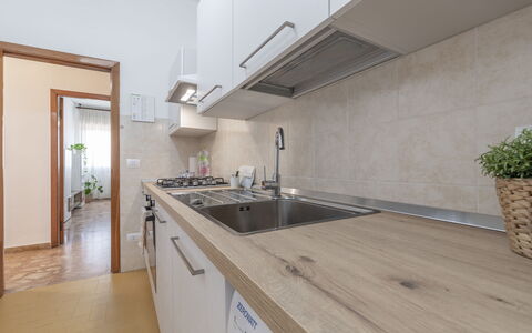 Casa Rivamare: Tap, Cabinetry, Countertop, Sink, Kitchen Sink, Plant, Plumbing Fixture, Building, Kitchen, Houseplant
