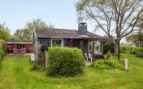 Venla - 150M from the Sea: House, Roof, Cottage, Shrub, Home, Rural Area, Land Lot, Farmhouse, Garden