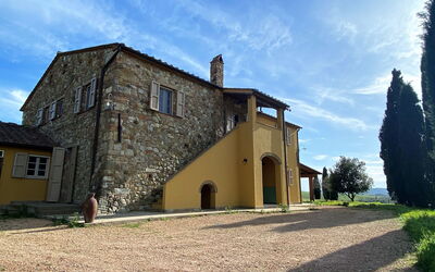 Capo Il Cerro Villa sul Lago 300.1: Cloud, Sky, Plant, Property, Window, Building, Tree, Architecture, Grass, Facade