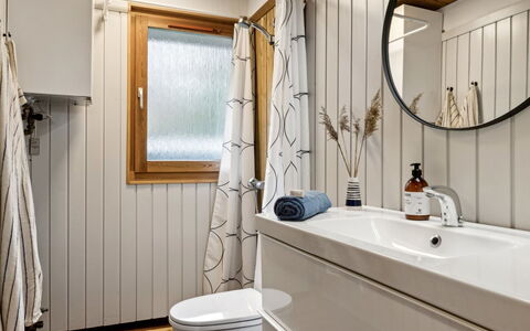 Sofja - 175M to the Fjord: Interior Design, Flooring, Plumbing Fixture, Bathroom, Floor, Room, Plumbing, Tap, Bathroom Cabinet, Sink
