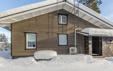 Käränkkä: Bed, Furniture, Bedroom, Interior Design, Bedding, Bed Sheet, Flooring, Wood, Floor, Room