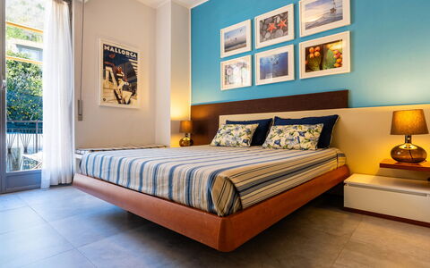 Borghouse: Furniture, Bed, Interior Design, Bedroom, Flooring, Bedding, Floor, Bed Sheet, Wood, Room
