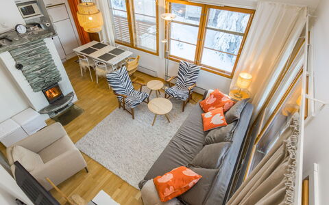 Kesä-Iikka 4: Furniture, Interior Design, Couch, Flooring, Wood, Floor, Living Room, Ceiling, Room, Apartment