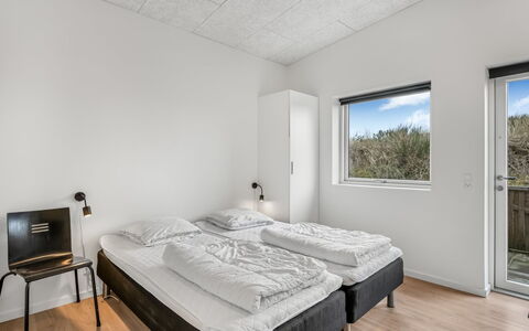 Clarabelle - 1.2Km from the Sea: Ceiling, Apartment, Bedroom, Daylighting, Bedding, Freezing, Bed, Bed Frame