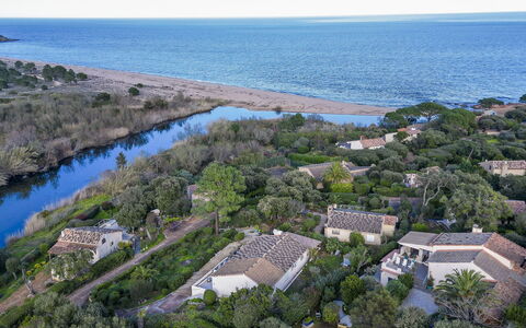 Paulka: Water, Sky, Property, Plant, Tree, Swimming Pool, Azure, Shade, Arecales, Leisure