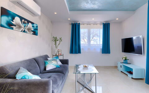Villa Fenix: Water, Sky, Property, Plant, Tree, Swimming Pool, Azure, Shade, Arecales, Leisure