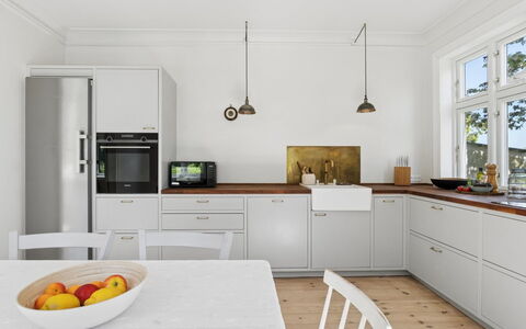 Antonina - 1.5Km from the Sea: Kitchen, Flooring, Cabinetry, Countertop, Kitchen Appliance, Interior Design, Wood, Furniture, Floor, Ceiling