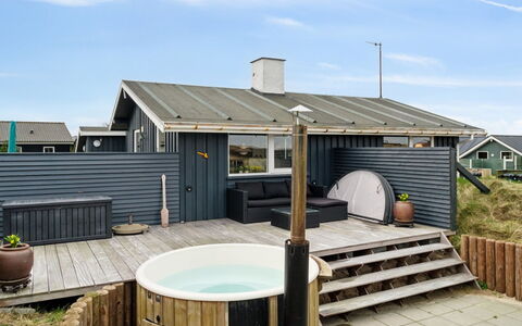 Dolores - 200M from the Sea: Cottage, Shed, Hut, Farmhouse, Prairie, Shack, Barn, Log Cabin, Garden Buildings