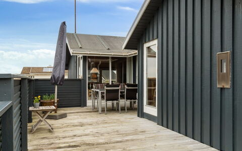Dolores - 200M from the Sea: Cottage, Shed, Hut, Farmhouse, Prairie, Shack, Barn, Log Cabin, Garden Buildings