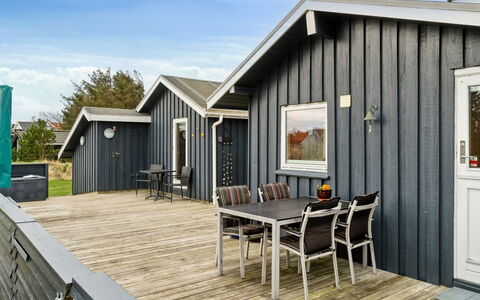 Dolores - 200M from the Sea: Cottage, Shed, Hut, Farmhouse, Prairie, Shack, Barn, Log Cabin, Garden Buildings