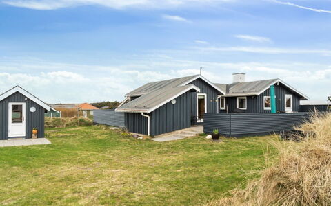 Dolores - 200M from the Sea: Cottage, Shed, Hut, Farmhouse, Prairie, Shack, Barn, Log Cabin, Garden Buildings