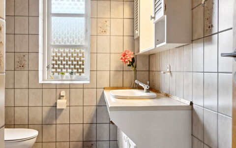 Sebine - 800M from the Sea: Bathroom, Plumbing Fixture, Wall, Flooring, Sink, Bathroom Sink, Interior Design, Floor, Tap, Toilet