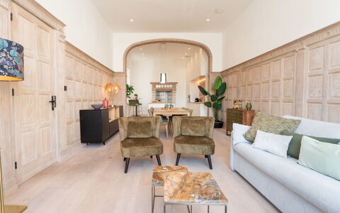Blankenberge 690: Furniture, Property, Table, Plant, Couch, Houseplant, Interior Design, Architecture, Floor, Flooring