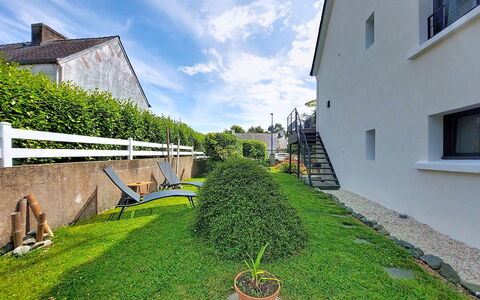 Ty Pjp: Residential Area, House, Architecture, Home, Garden, Groundcover, Cottage, Lawn, Landscaping, Yard