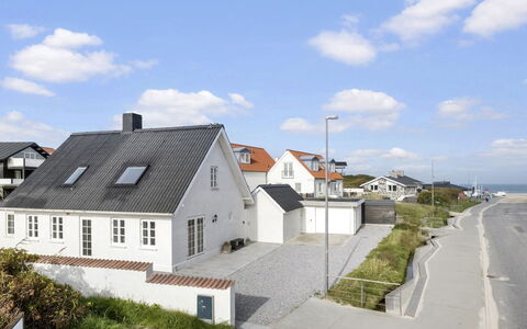 Edin - 100M from the Sea: Building, Window, House, Home, Roof, Residential Area, Architecture, Cottage, Slope