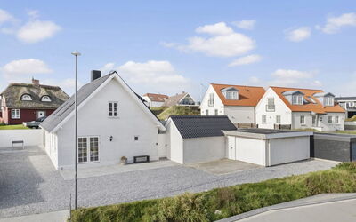 Edin - 100M from the Sea