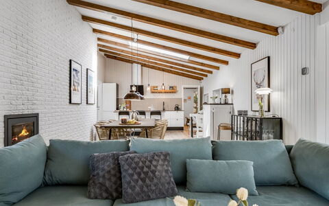 Sighfrith - 2Km from the Sea: Furniture, Interior Design, Couch, Wall, Flooring, Living Room, Ceiling, Wood, Room, Floor