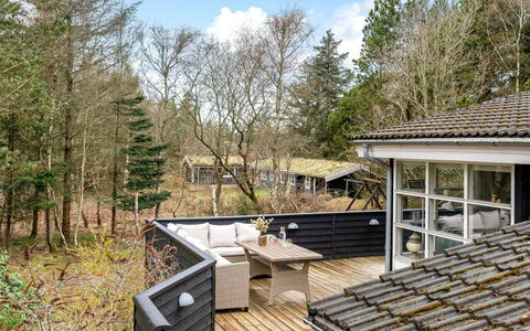 Sighfrith - 2Km from the Sea: Wood, Home, Deck, Garden, Porch, Shade, Hardwood, Backyard, Outdoor Furniture, Plank