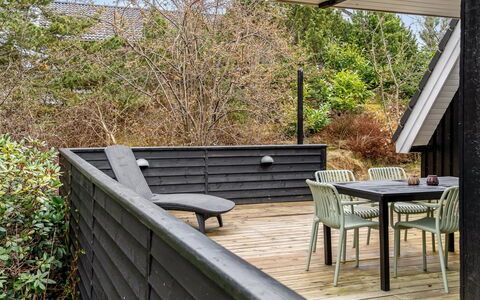 Sighfrith - 2Km from the Sea: Wood, Deck, Hardwood, Plank, Composite Material, Outdoor Furniture, Porch, Wood Stain, Siding, Backyard