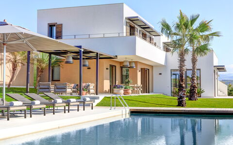 Villa Corallo - Sea Front | By Rocco Forte Villas: Water, Property, Sky, Building, Plant, Tree, Urban Design, Leisure, Residential Area, Swimming Pool