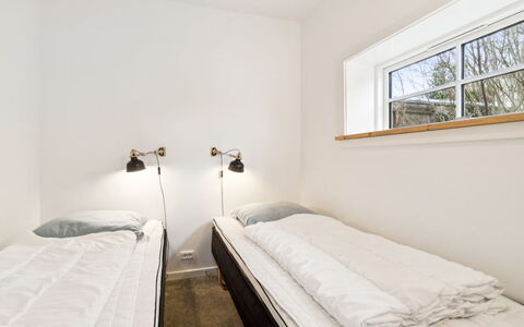 Sjard - 300M from the Sea: Wall, Ceiling, Flooring, Floor, Bedroom, Interior Design, Bed, Room, Bedding, Bed Sheet
