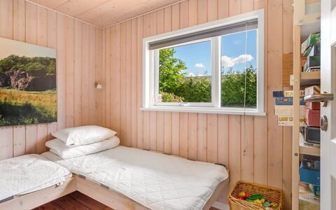 Anca - 450M from the Sea: Wood, Bedroom, Home, Wood Stain, Hardwood, Plank, Door, Bed, Wood Flooring, Bedding