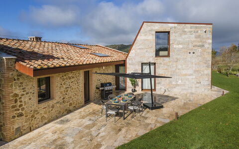 Villa Velari In Volterra With Private Pool, Ac: Cloud, Sky, Building, Property, Window, Plant, Land Lot, House, Cottage, Residential Area