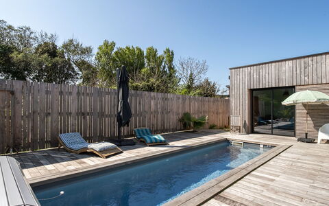 La Villa Agapanthes: Wood, Swimming Pool, Composite Material, Hardwood, Deck, Plank, Design, Outdoor Furniture, Wood Stain, Water Feature