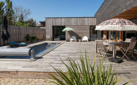 La Villa Agapanthes: Wood, Deck, Composite Material, Hardwood, Outdoor Furniture, Wood Flooring, Plank, Garden, Patio, Wood Stain