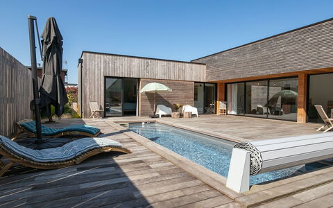 La Villa Agapanthes: Wood, Composite Material, Hardwood, Deck, Siding, Plank, Wood Flooring, Swimming Pool, Design