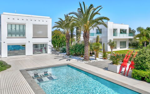 Villa Vinner: Plant, Water, Sky, Property, Building, Window, Azure, Swimming Pool, Tree, Lighting