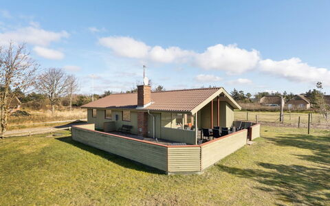Frille - 200M from the Sea: Grass, Grassland, Landscape, Ecoregion, Plain, Plant Community, Land Lot, Outdoor Furniture, Prairie, Shrubland