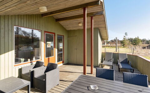 Frille - 200M from the Sea: Grass, Grassland, Landscape, Ecoregion, Plain, Plant Community, Land Lot, Outdoor Furniture, Prairie, Shrubland