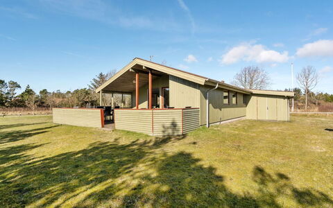 Frille - 200M from the Sea: Grass, Grassland, Landscape, Ecoregion, Plain, Plant Community, Land Lot, Outdoor Furniture, Prairie, Shrubland