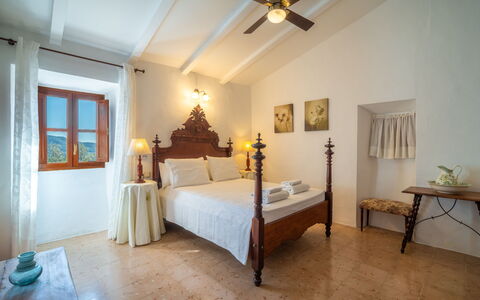 Can Tiona: Furniture, Wall, Flooring, Interior Design, Floor, Ceiling, Bedroom, Bed, Chair, Bed Frame