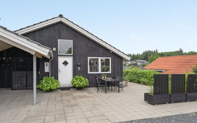 Jörgen - 100M from the Sea