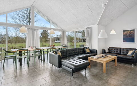 Sada - 12Km from the Sea: House, Home, Roof, Residential Area, Cottage, Estate, Farmhouse, Lawn, Landscaping, Siding