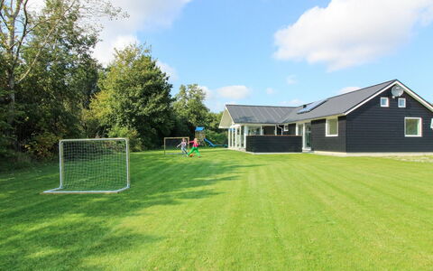Sada - 12Km from the Sea: House, Home, Roof, Residential Area, Cottage, Estate, Farmhouse, Lawn, Landscaping, Siding