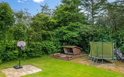 Annaline - 10Km from the Sea: Grass, Garden, Land Lot, Lawn, Backyard, Yard, Park, Shade, Garden Buildings, Landscaping