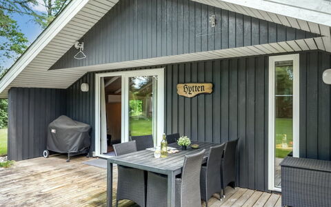 Annaline - 10Km from the Sea: Home, Siding, Cottage, Hardwood, Garden Buildings, Plank, Porch, Shade, Wood Stain, Yard